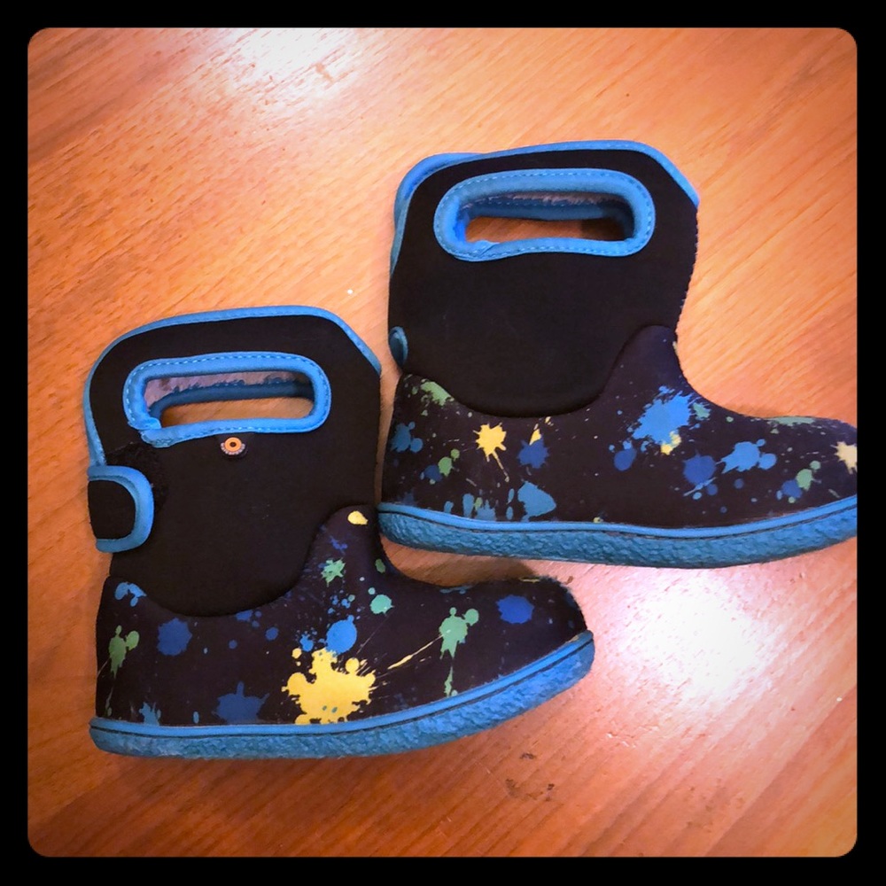 Winter snow boots for kids. Size kids US 9, 25 EU